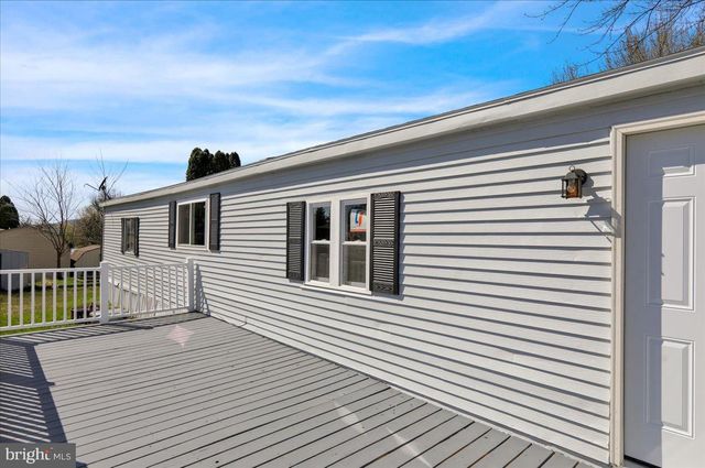 206 MEMORY LN, Hamburg, PA 19526