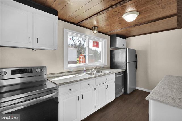 206 MEMORY LN, Hamburg, PA 19526