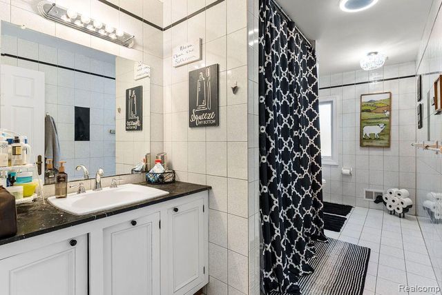 9855 ORTONVILLE Road, Independence Charter Township, MI 48348