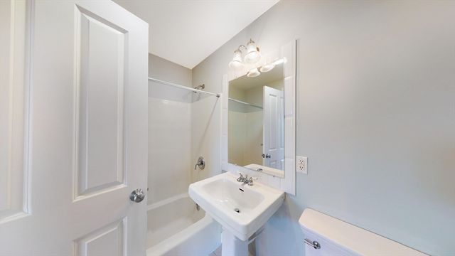 432 Norfolk St 4A, Somerville, MA 02143