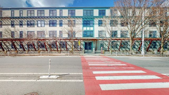 432 Norfolk St 4A, Somerville, MA 02143