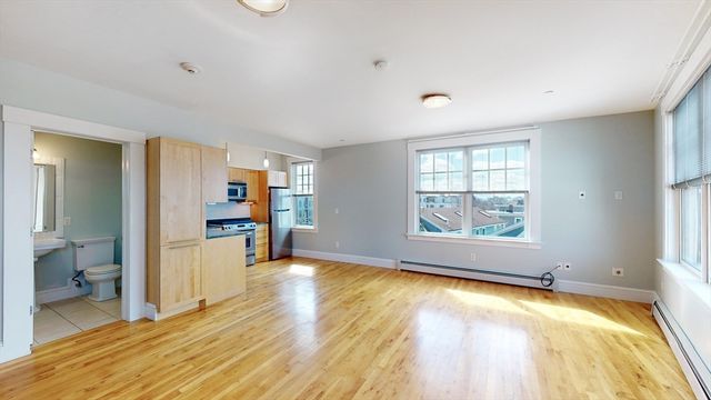 432 Norfolk St 4A, Somerville, MA 02143