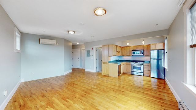 432 Norfolk St 4A, Somerville, MA 02143