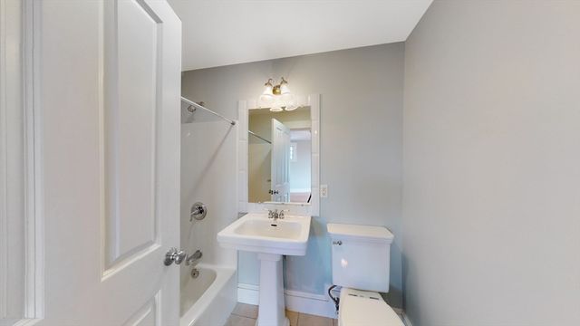 432 Norfolk St 4A, Somerville, MA 02143