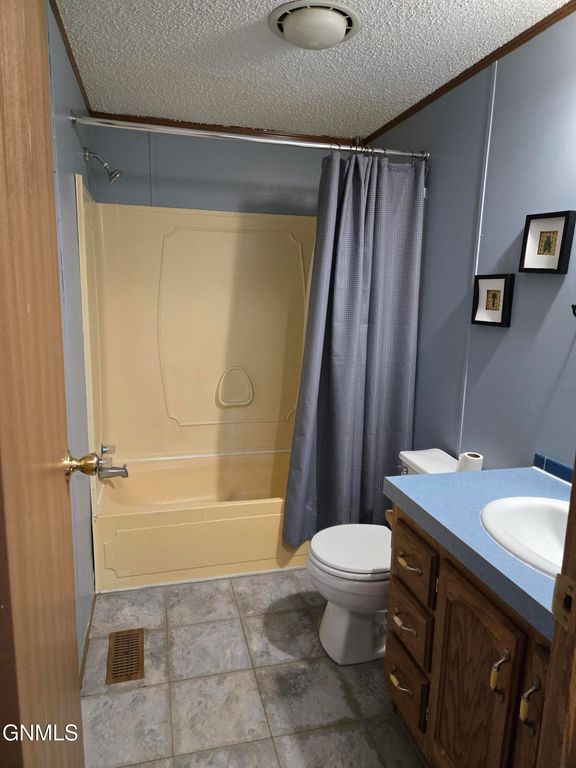 406 31st Avenue SE, Minot, ND 58701 photo 12