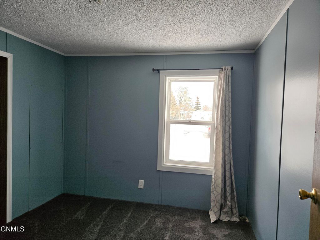 406 31st Avenue SE, Minot, ND 58701 photo 14