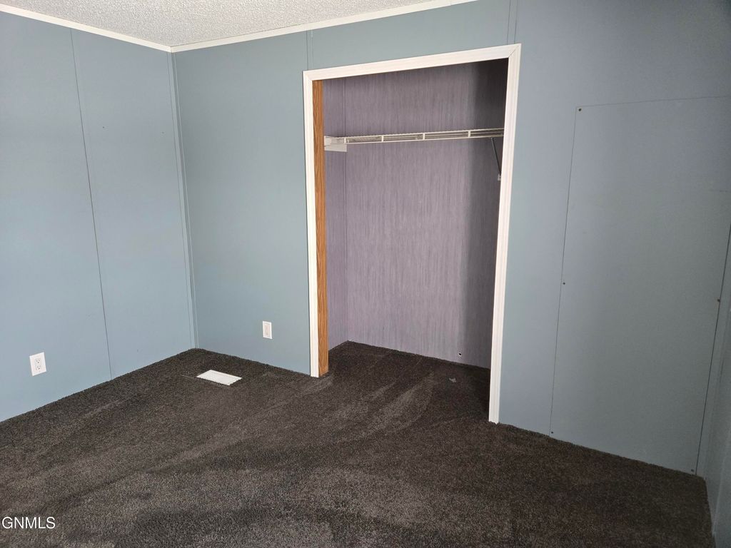 406 31st Avenue SE, Minot, ND 58701 photo 15