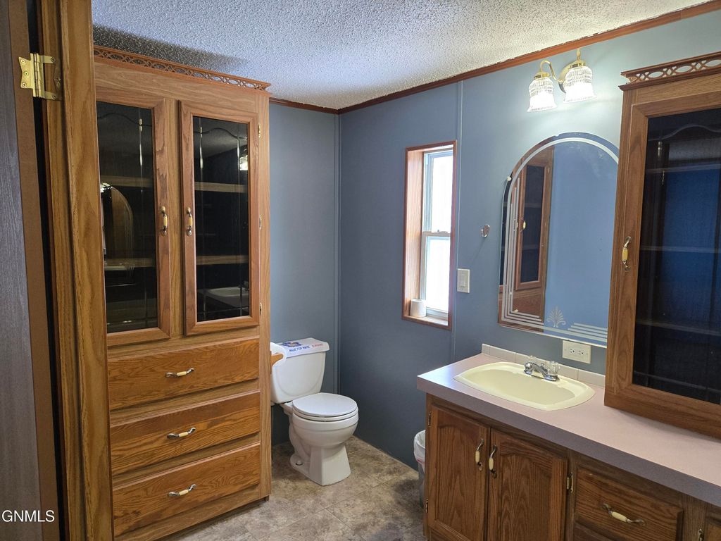 406 31st Avenue SE, Minot, ND 58701 photo 19