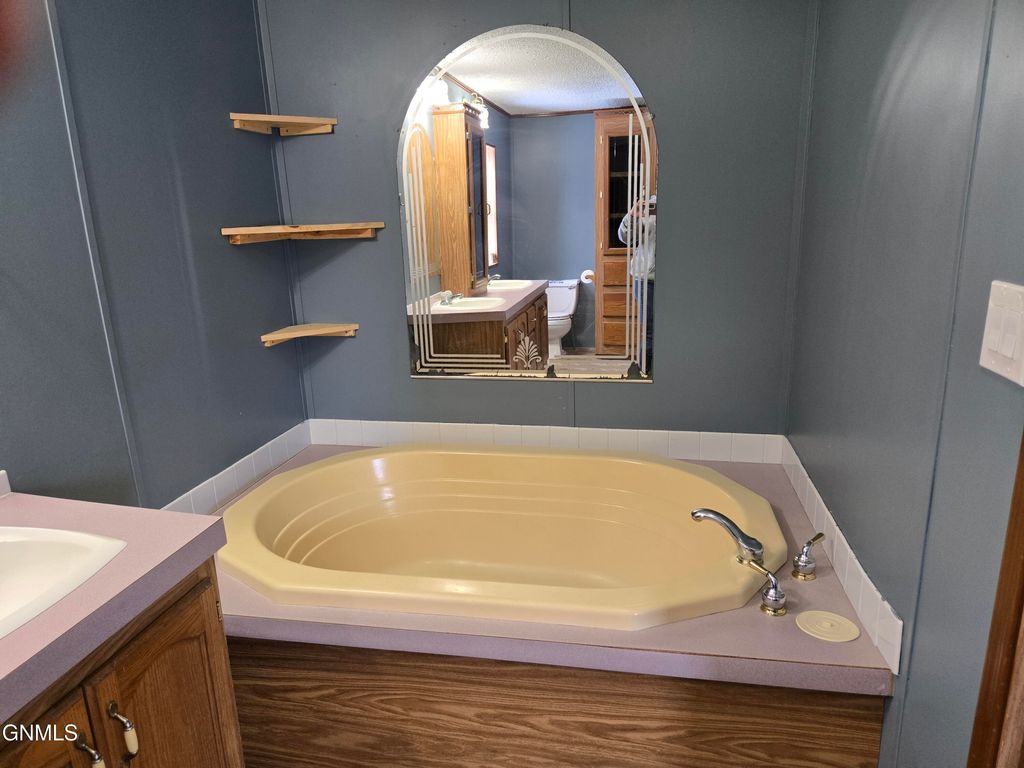 406 31st Avenue SE, Minot, ND 58701 photo 20