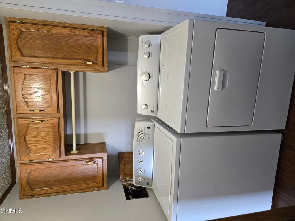 406 31st Avenue SE, Minot, ND 58701 photo 21