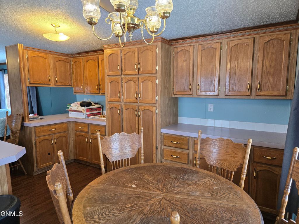 406 31st Avenue SE, Minot, ND 58701 photo 4