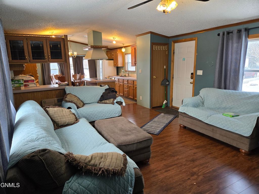 406 31st Avenue SE, Minot, ND 58701 photo 6