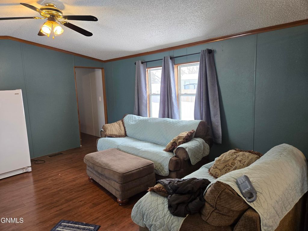 406 31st Avenue SE, Minot, ND 58701 photo 7