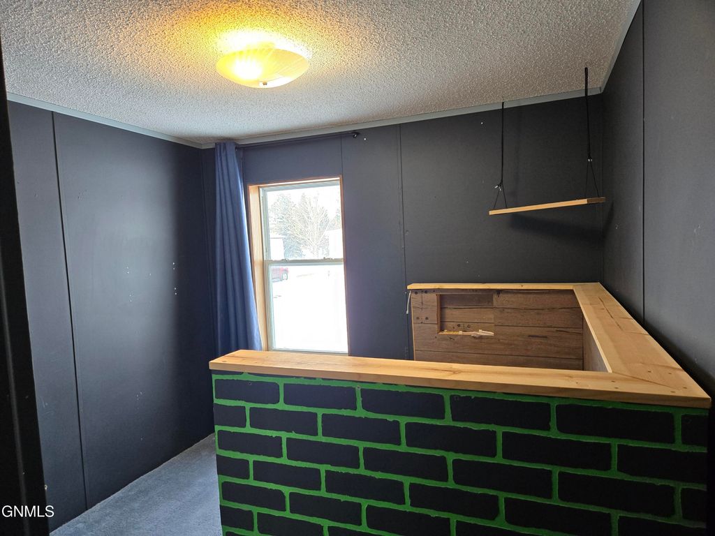 406 31st Avenue SE, Minot, ND 58701 photo 9