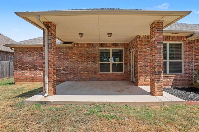 1022 Fox Run Lane, Blanchard, OK 73010