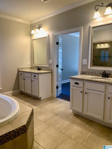 352 STRATHAVEN CIRCLE, Pelham, AL 35124