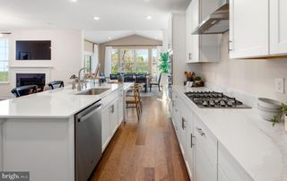 28 JOHN VANZANDT DR, Titusville, NJ 08560