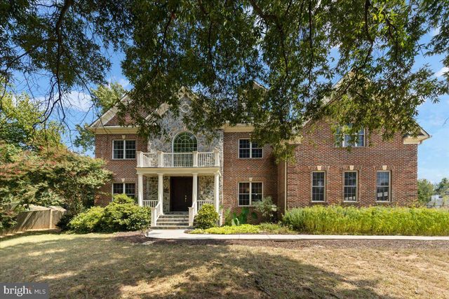 8813 OAK LEAF DR, Alexandria, VA 22309