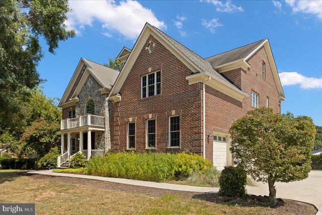 8813 OAK LEAF DR, Alexandria, VA 22309