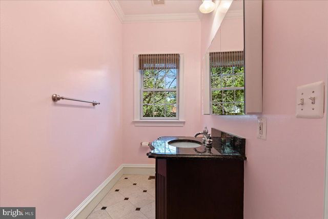 8813 OAK LEAF DR, Alexandria, VA 22309