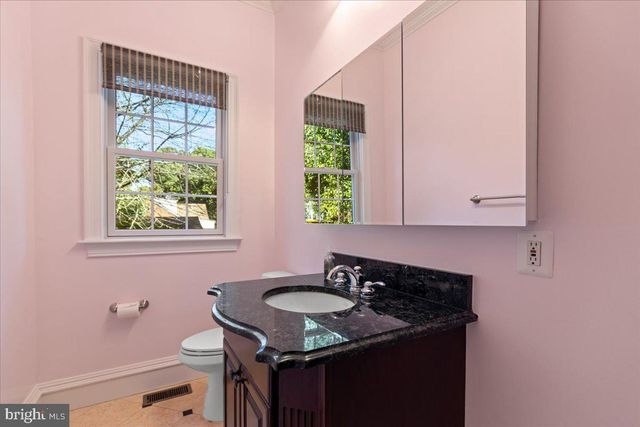 8813 OAK LEAF DR, Alexandria, VA 22309