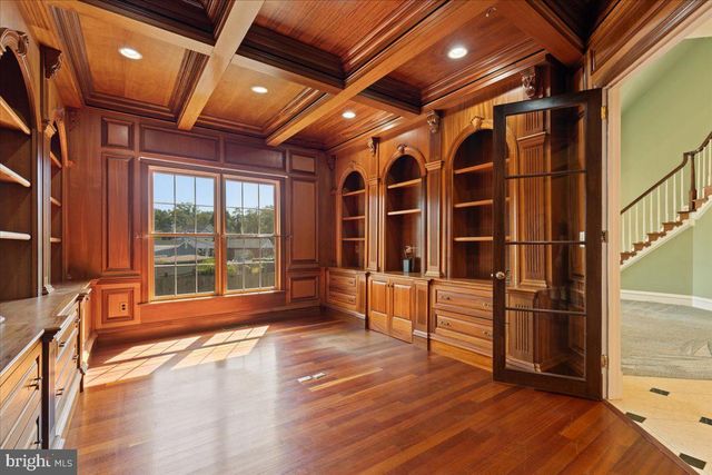 8813 OAK LEAF DR, Alexandria, VA 22309