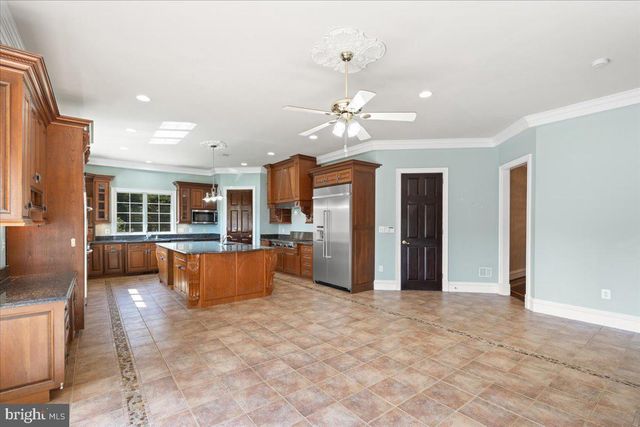 8813 OAK LEAF DR, Alexandria, VA 22309