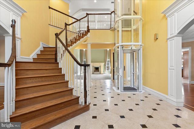 8813 OAK LEAF DR, Alexandria, VA 22309