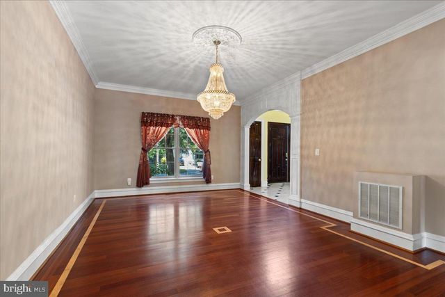 8813 OAK LEAF DR, Alexandria, VA 22309