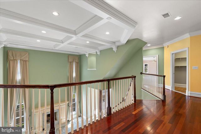 8813 OAK LEAF DR, Alexandria, VA 22309