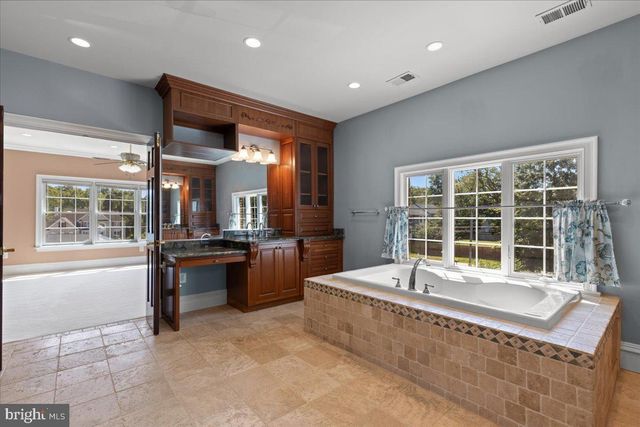 8813 OAK LEAF DR, Alexandria, VA 22309