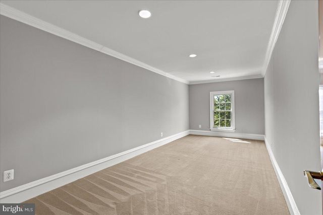 8813 OAK LEAF DR, Alexandria, VA 22309