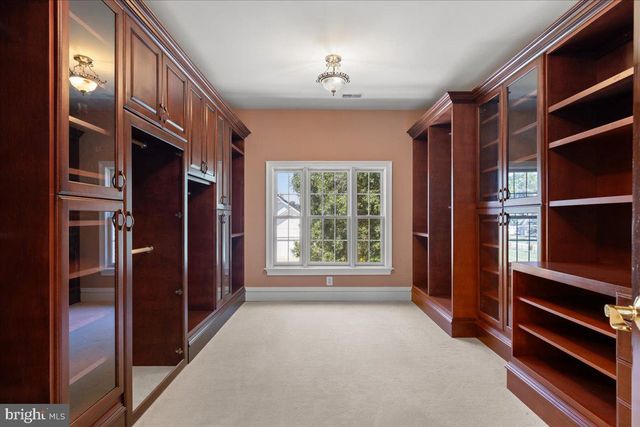 8813 OAK LEAF DR, Alexandria, VA 22309