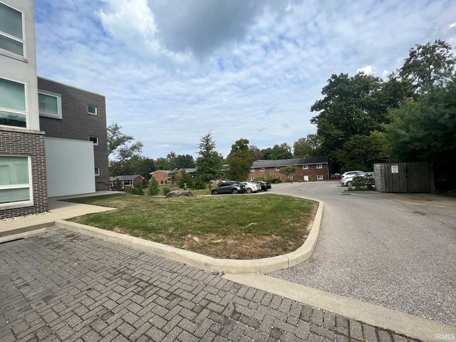 604 N Smith Road, Bloomington, IN 47408