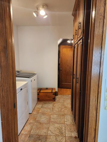 1434 Hythe Street, Saint Paul, MN 55108
