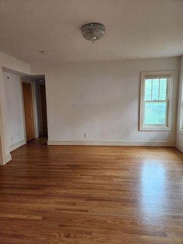 1434 Hythe Street, Saint Paul, MN 55108