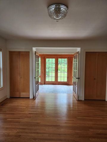 1434 Hythe Street, Saint Paul, MN 55108
