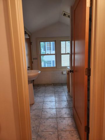 1434 Hythe Street, Saint Paul, MN 55108