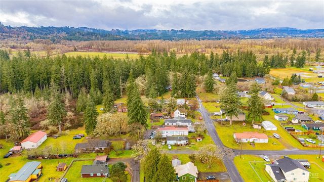 408 W Eagle Avenue, Oakville, WA 98568