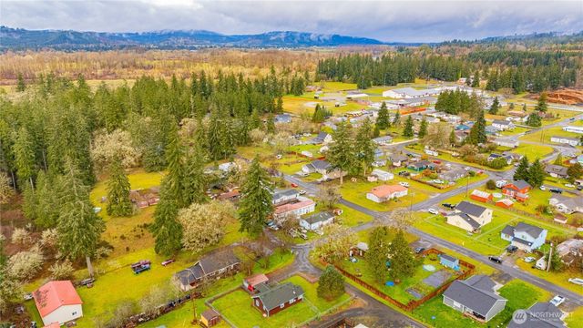 408 W Eagle Avenue, Oakville, WA 98568