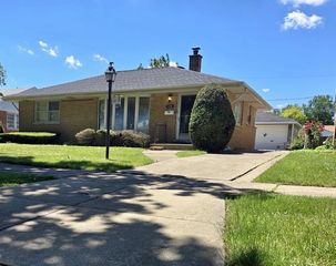 1978 SPRUCE Avenue, Des Plaines, IL 60016