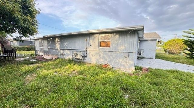 20500 NW 28th Ave, Miami Gardens, FL 33056