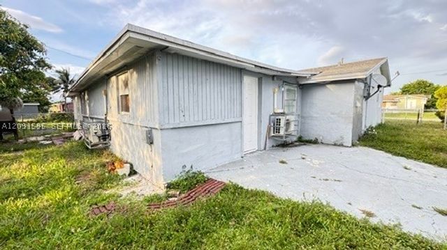 20500 NW 28th Ave, Miami Gardens, FL 33056