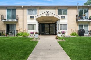 9562 PARK Lane 2H, Des Plaines, IL 60016