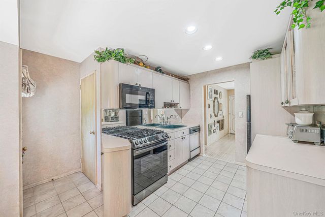 149 Burlington Avenue, Deer Park, NY 11729
