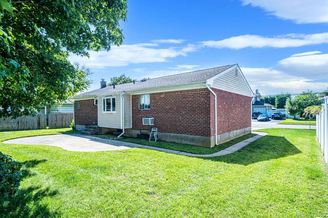 149 Burlington Avenue, Deer Park, NY 11729