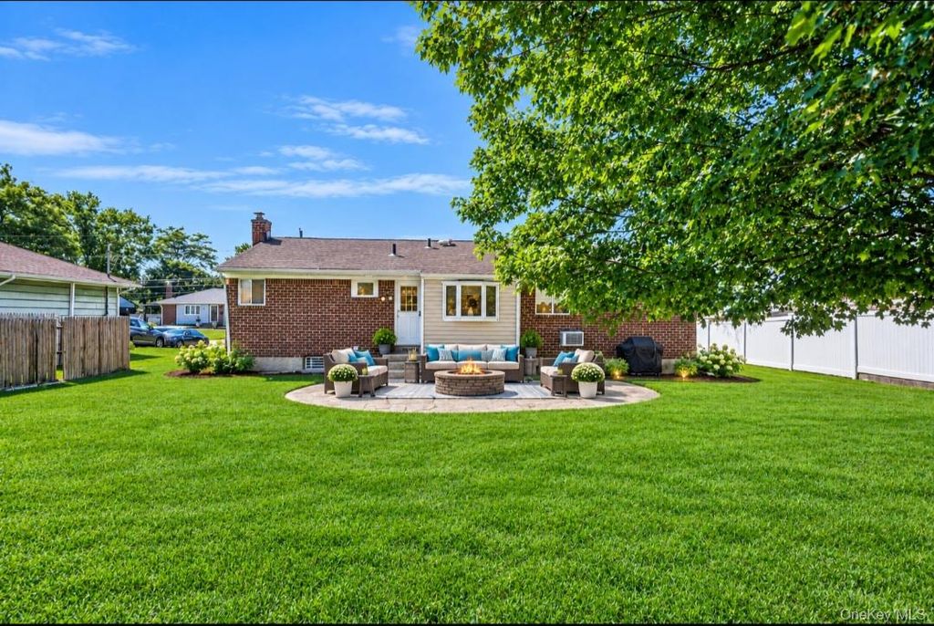 149 Burlington Avenue, Deer Park, NY 11729 — photo 3