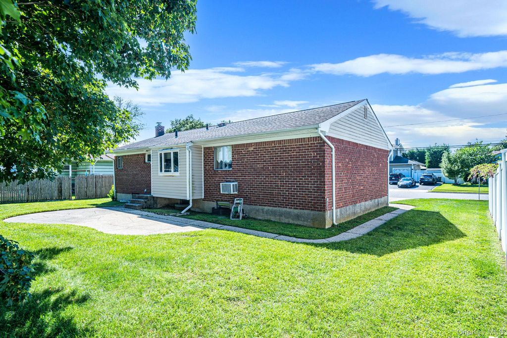 149 Burlington Avenue, Deer Park, NY 11729 — photo 4
