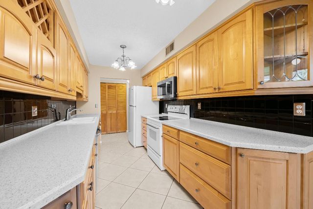 800 Jeffery Street 103, Boca Raton, FL 33487