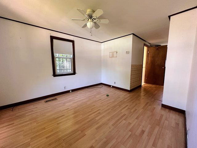 27 Flint St, Lynn, MA 01905